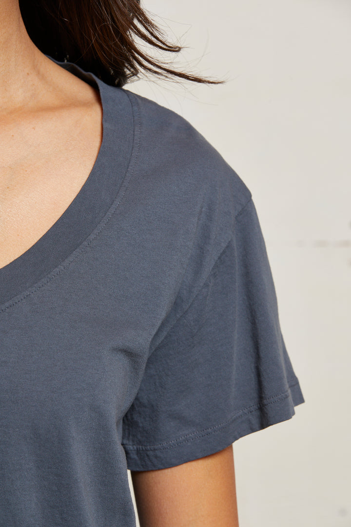 PERFECT WHITE TEE - HENDRIX BASIC V NECK NIGHT