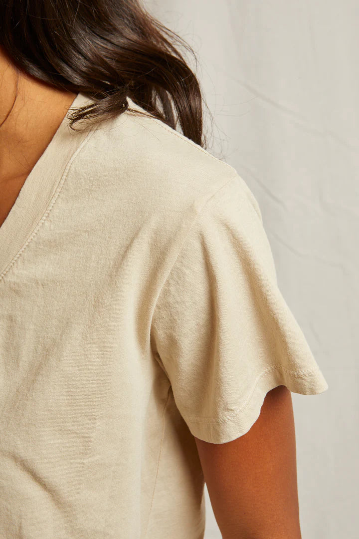 PERFECT WHITE TEE - HENDRIX BASIC V NECK PUTTY